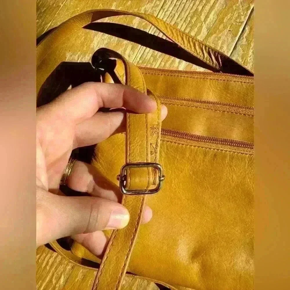 G. H. Bass & Co. crossbody bag light brown leather
